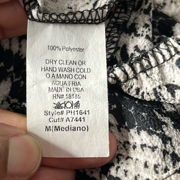 BLUSH Snake Print Plunge V-Neckline Ruffle Long Sleeve Romper Size M - Picture 8 of 9